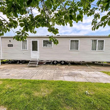 Beautiful 6 Berth Caravan With Decking At Southview Holiday Park Ref 33024O Hotel Skegness Bagian luar foto