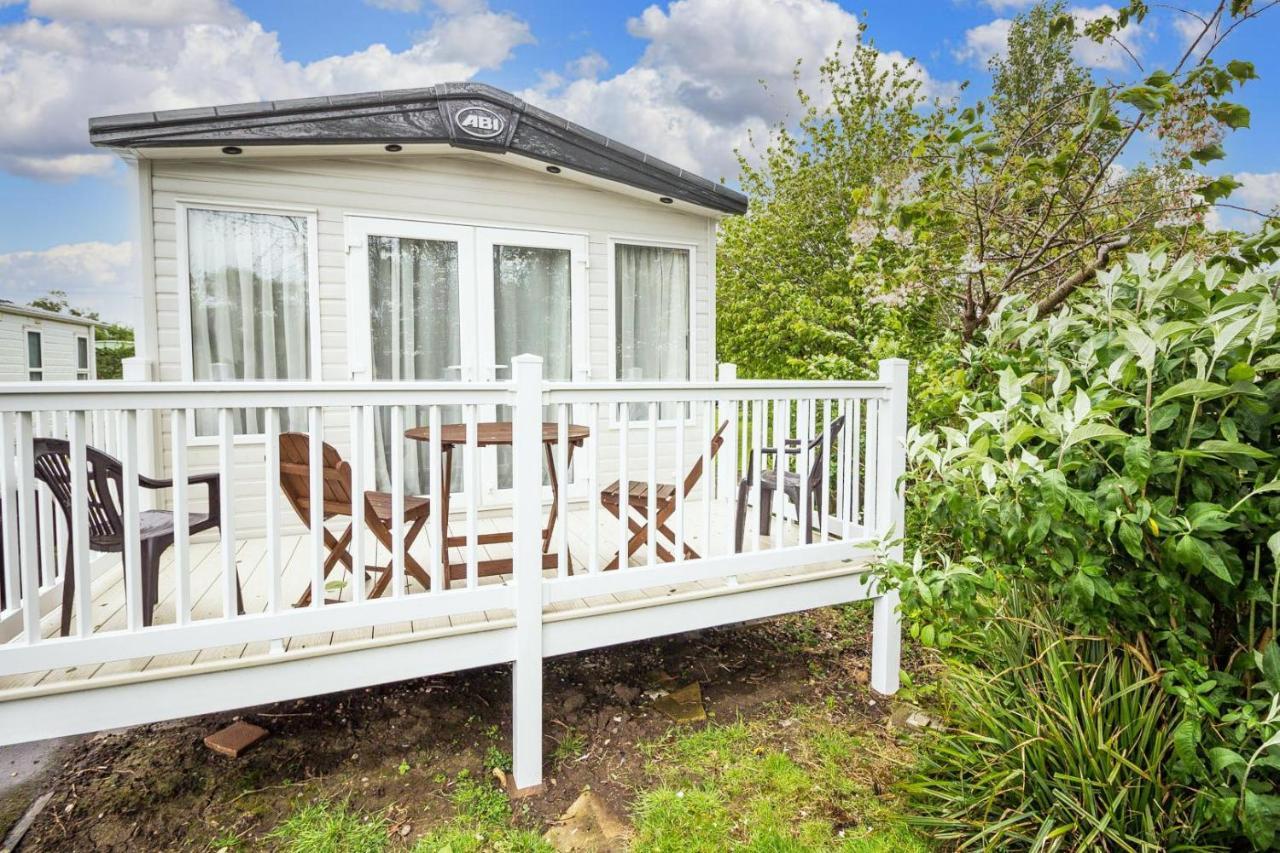 Beautiful 6 Berth Caravan With Decking At Southview Holiday Park Ref 33024O Hotel Skegness Bagian luar foto