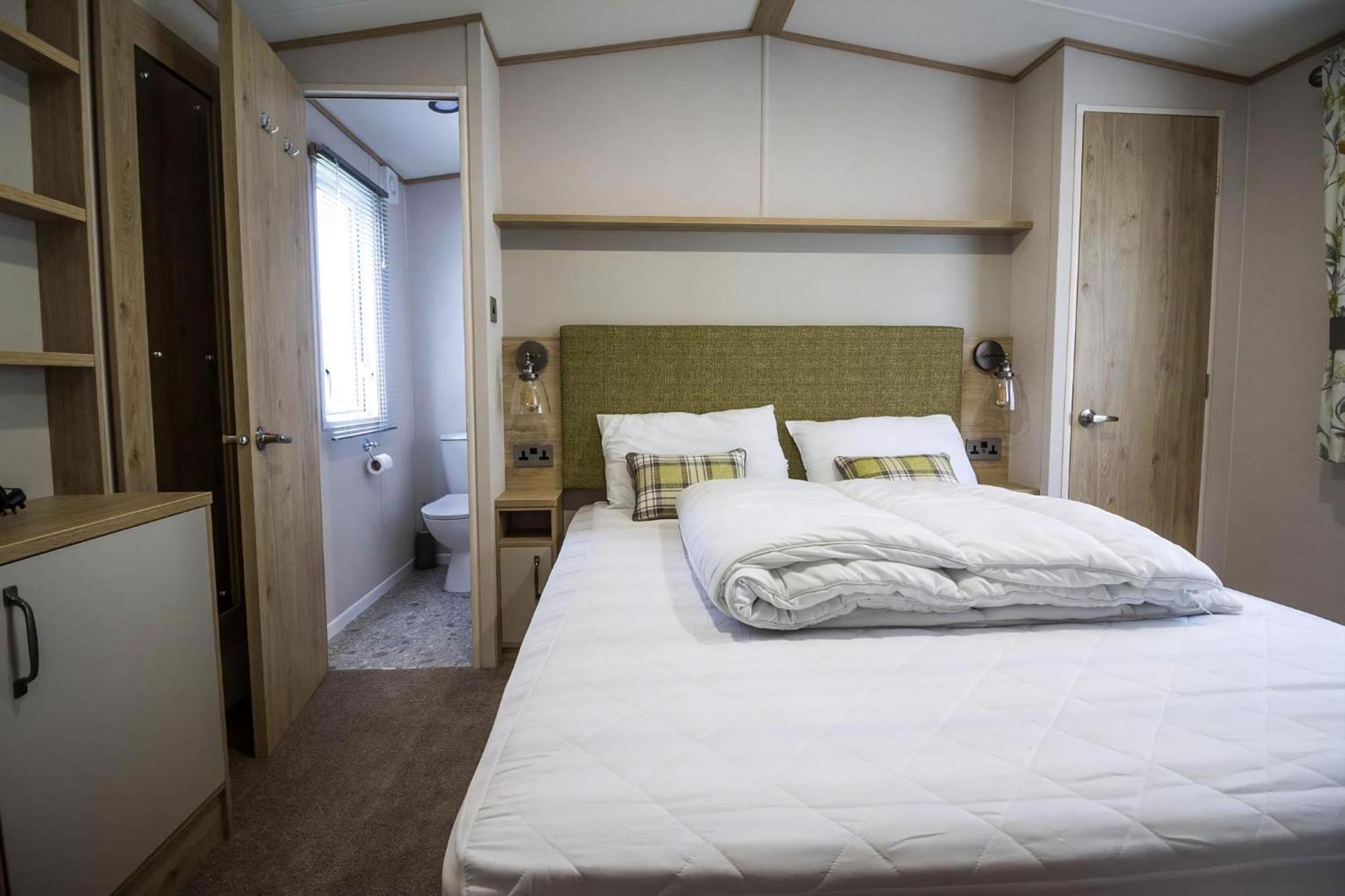 Beautiful 6 Berth Caravan With Decking At Southview Holiday Park Ref 33024O Hotel Skegness Bagian luar foto